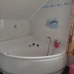 Maison Au Bord Du Bois Toute Equipee Avec Jaccuzzi